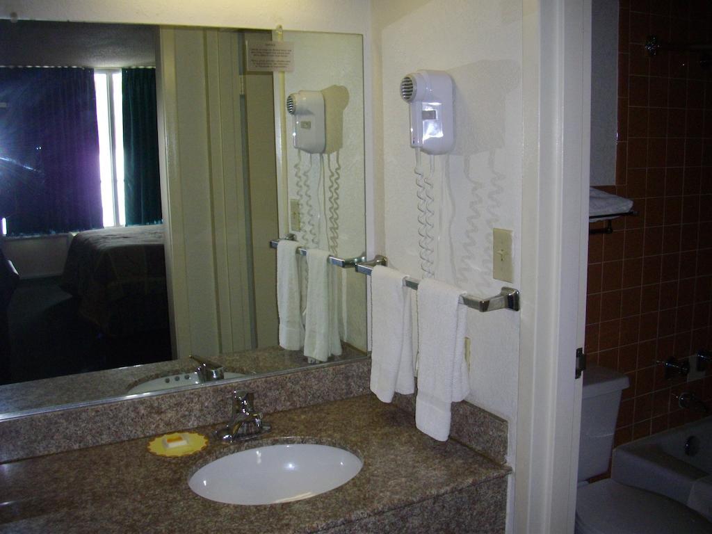 Macomb Inn חדר תמונה