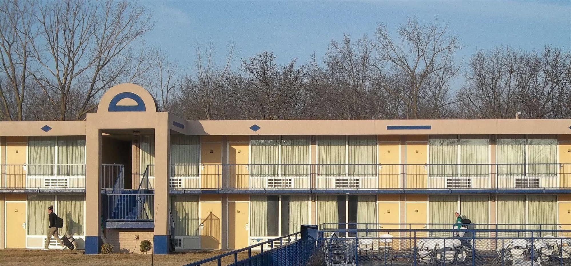Macomb Inn מראה חיצוני תמונה