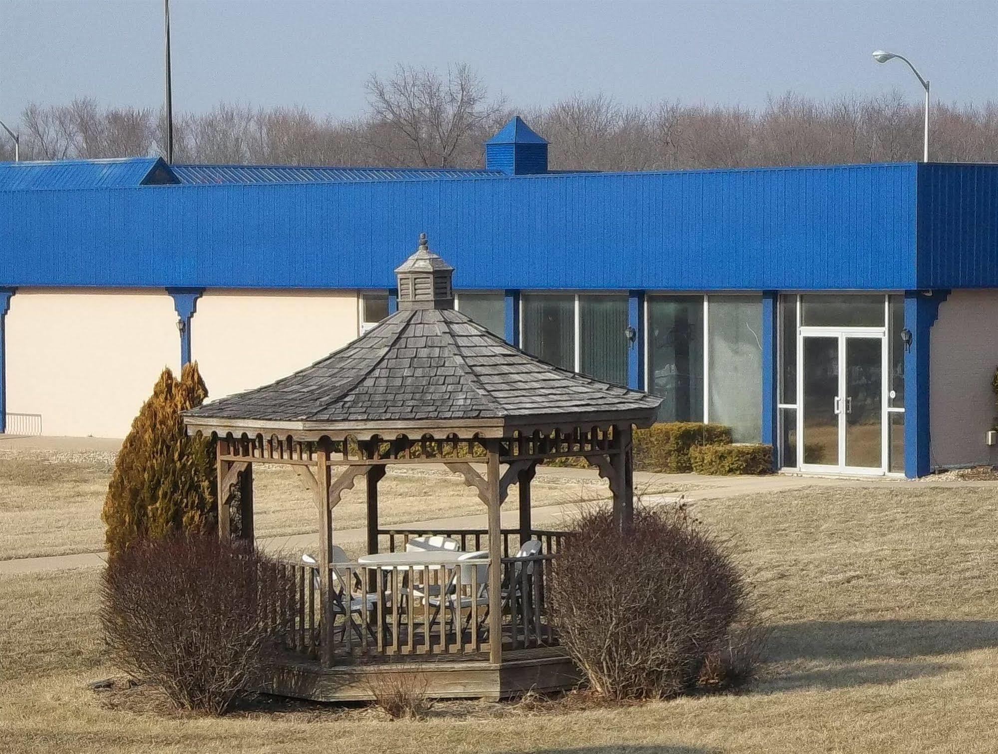Macomb Inn מראה חיצוני תמונה