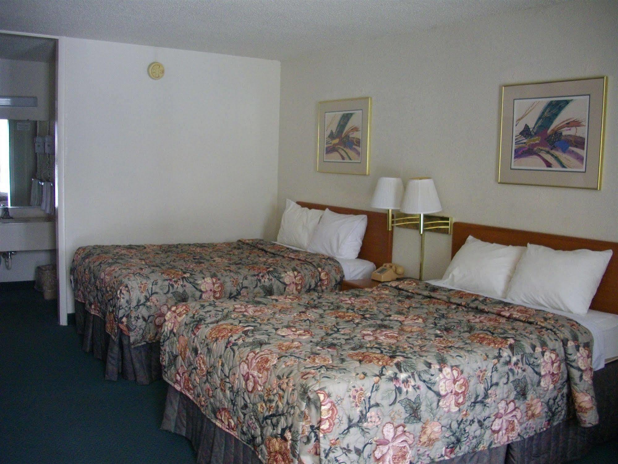 Macomb Inn מראה חיצוני תמונה