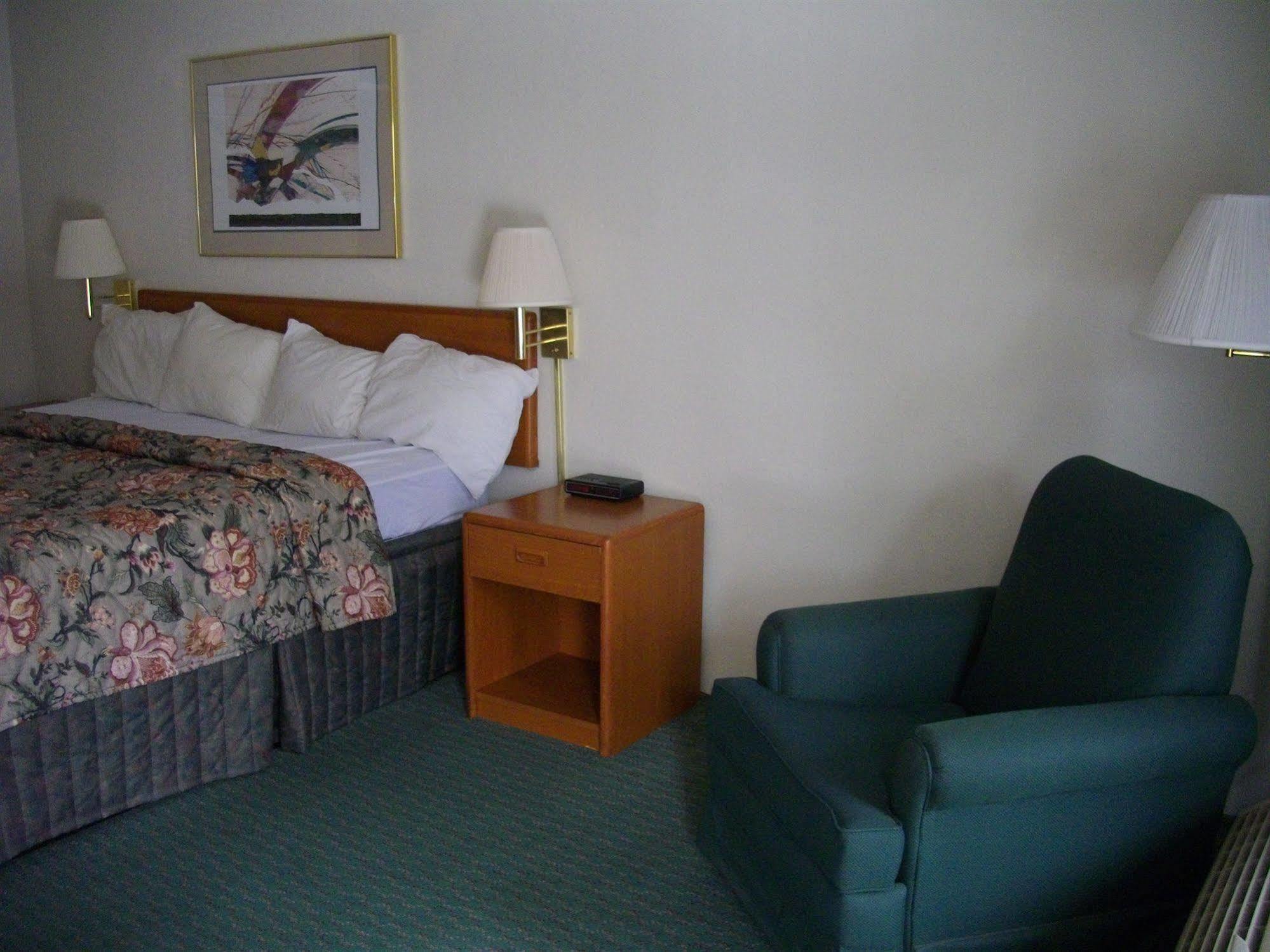 Macomb Inn מראה חיצוני תמונה