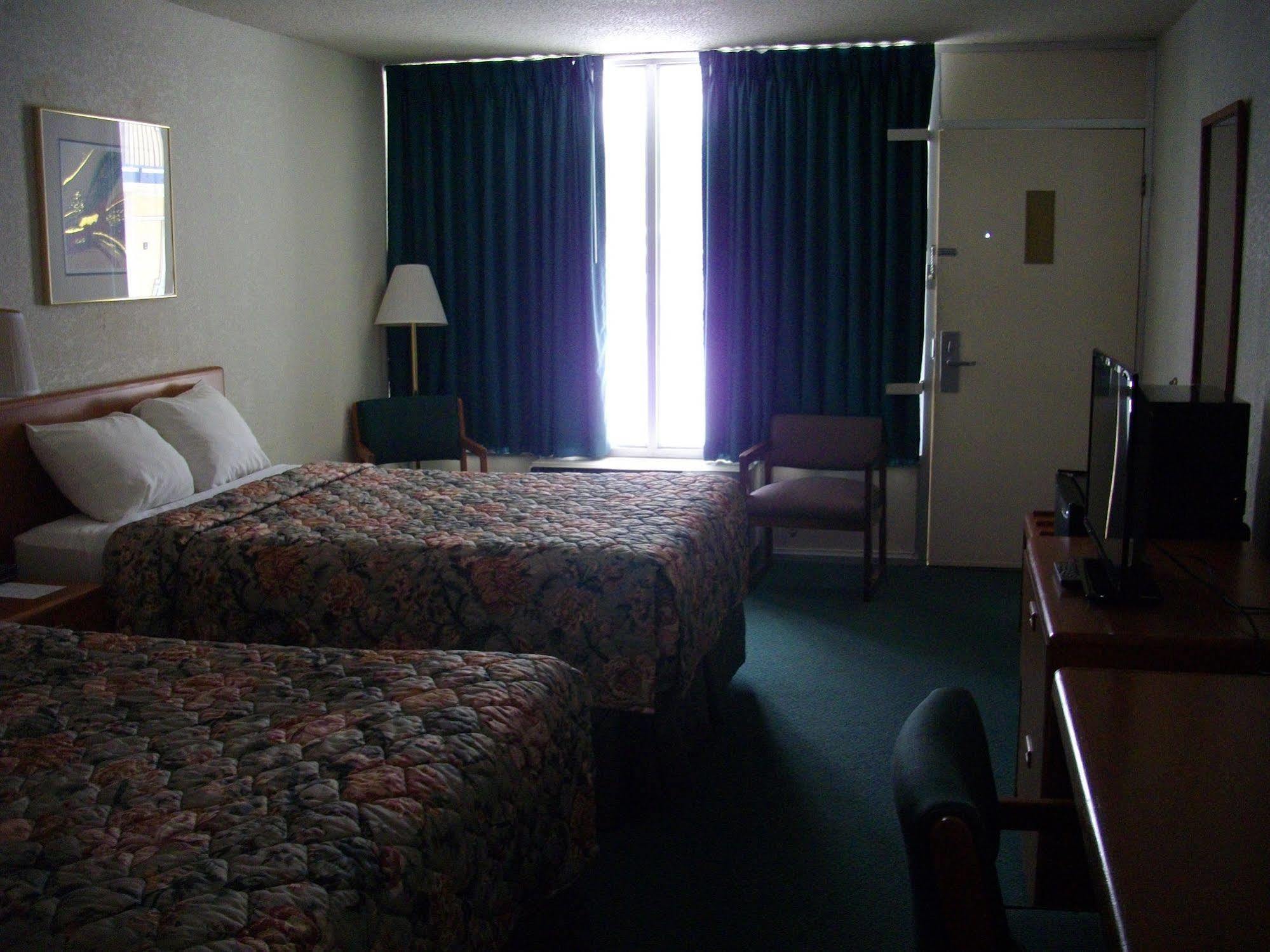 Macomb Inn מראה חיצוני תמונה
