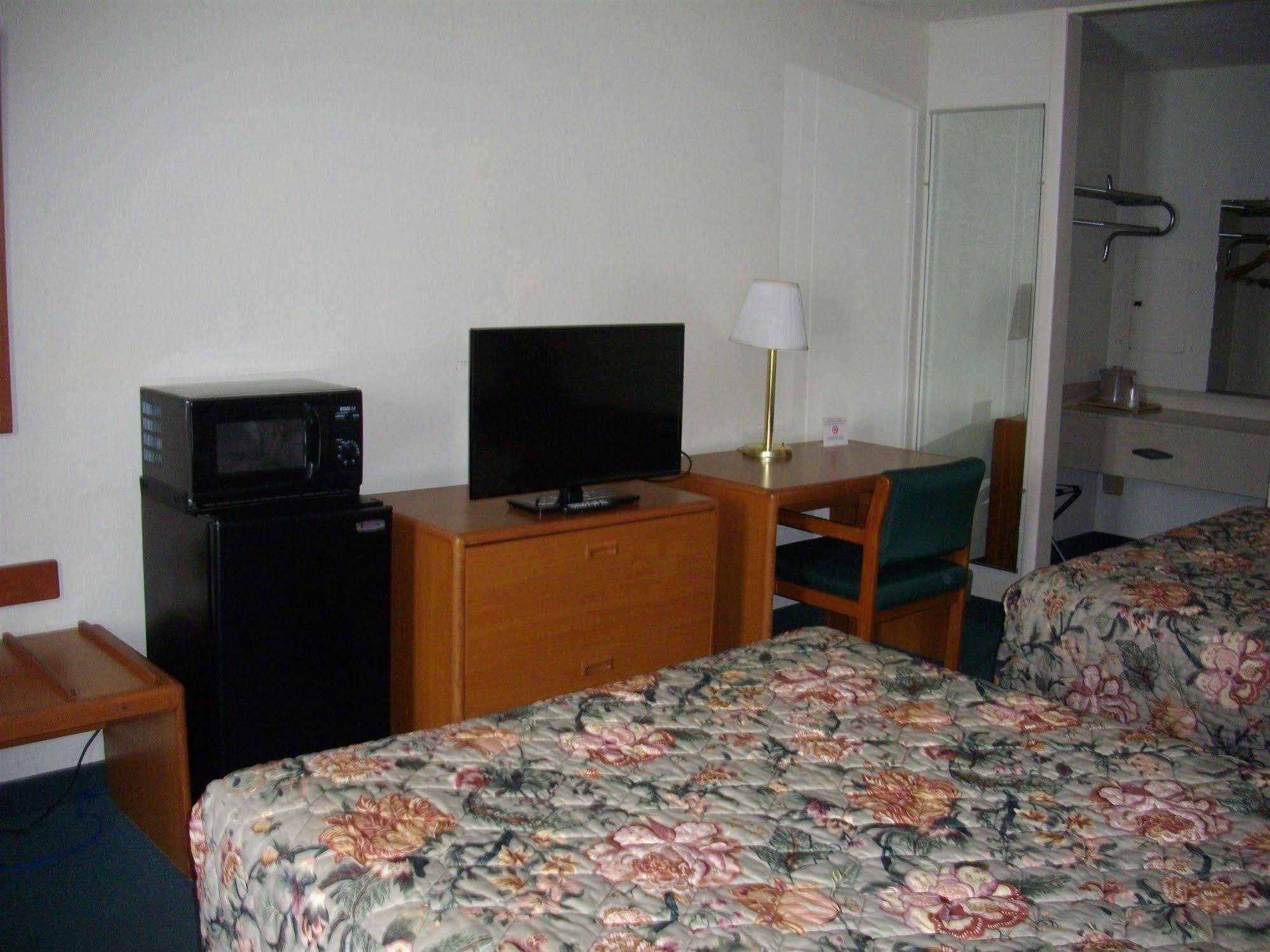 Macomb Inn מראה חיצוני תמונה