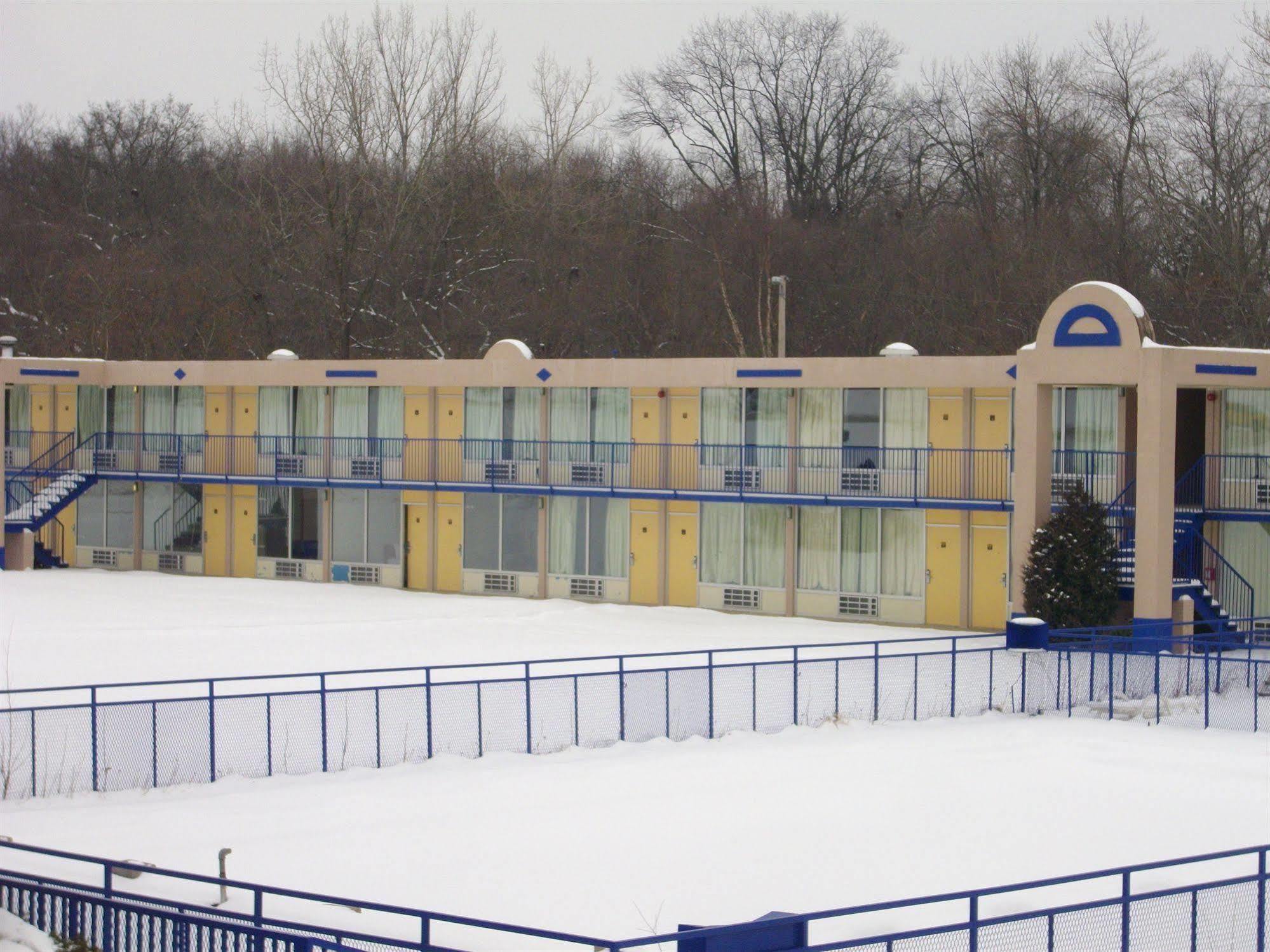 Macomb Inn מראה חיצוני תמונה