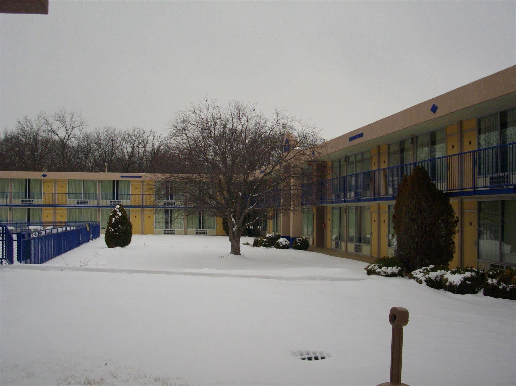 Macomb Inn מראה חיצוני תמונה